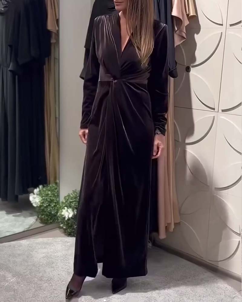 Robe élégante à col en V et coupe ajustée
