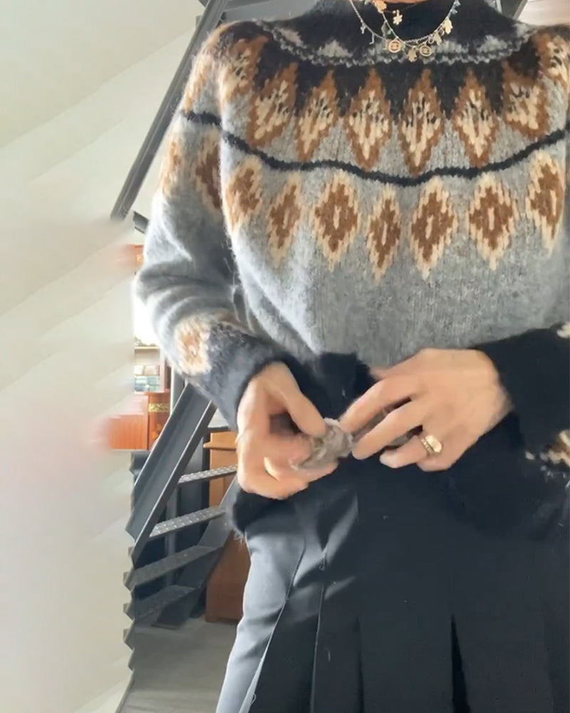 Pull géométrique contrasté