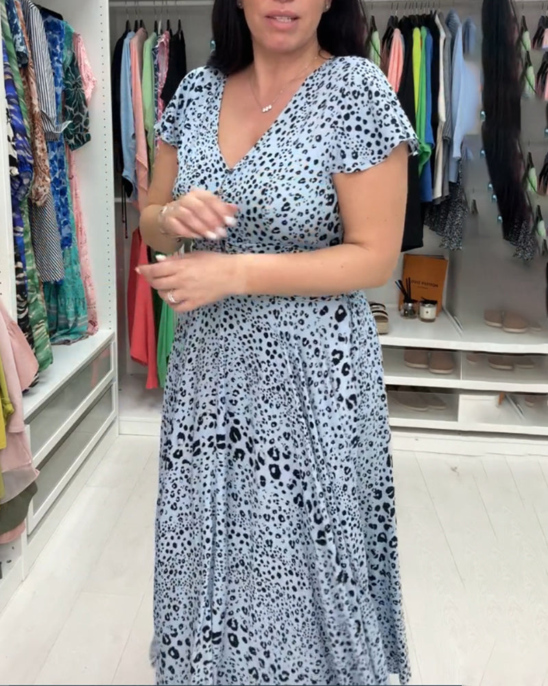 Robe à manches courtes et col en V