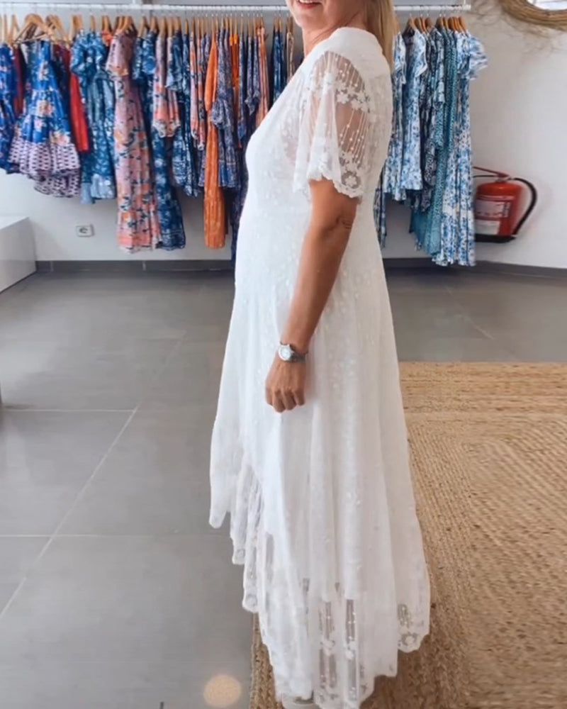 Robe fluide boutonnée en V profond