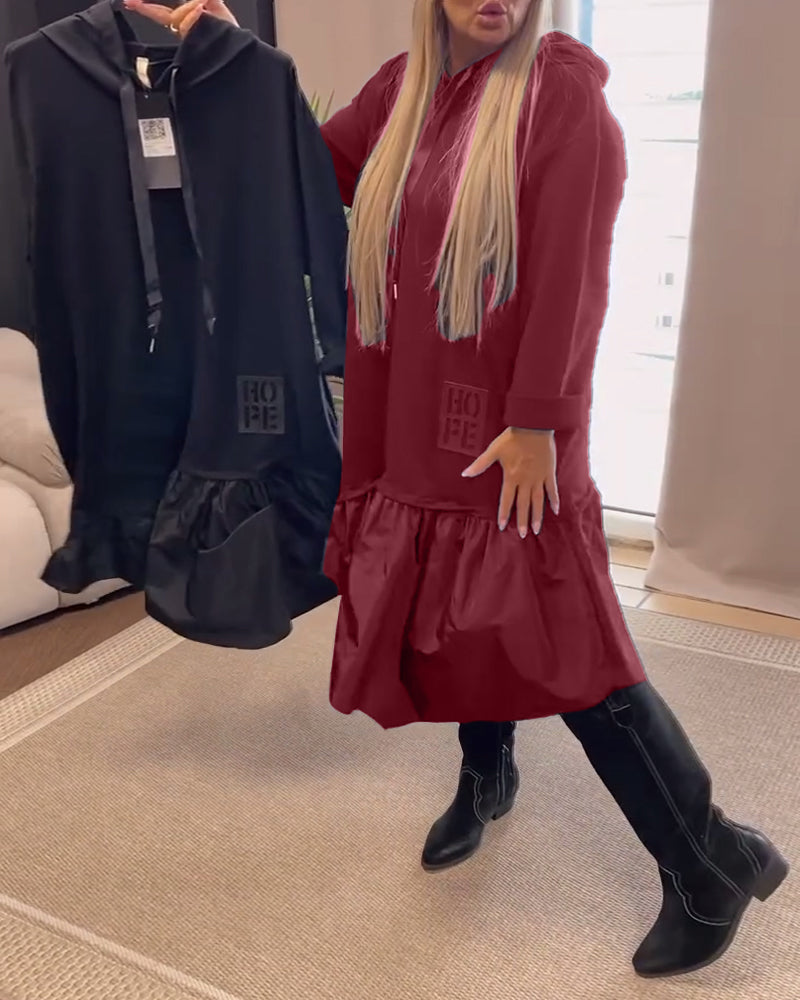 Robe ample à capuche et empiècements à manches longues