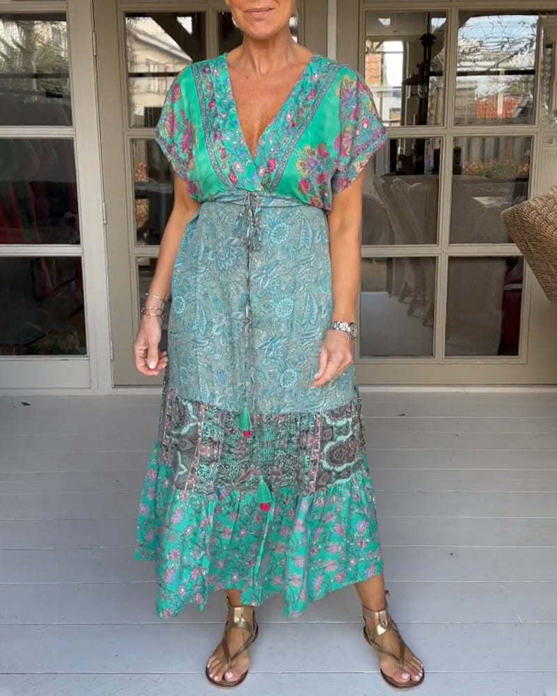 Robe élégante nouée à col en V imprimée