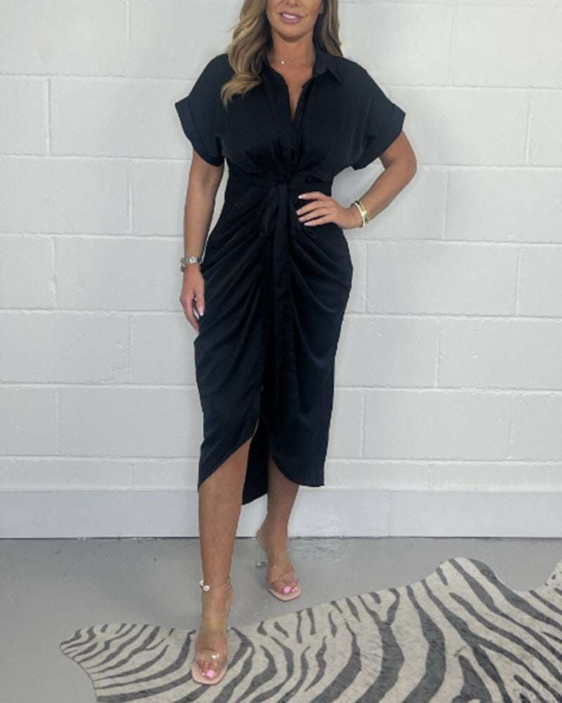 Élégante robe plissée à col chemise