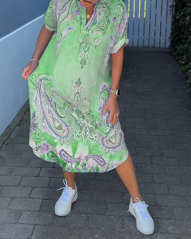 Robe imprimée à col en V et manches repliées