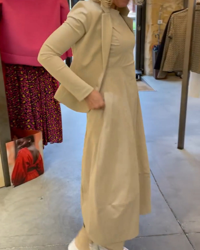 Robe de couleur unie et à manches longues