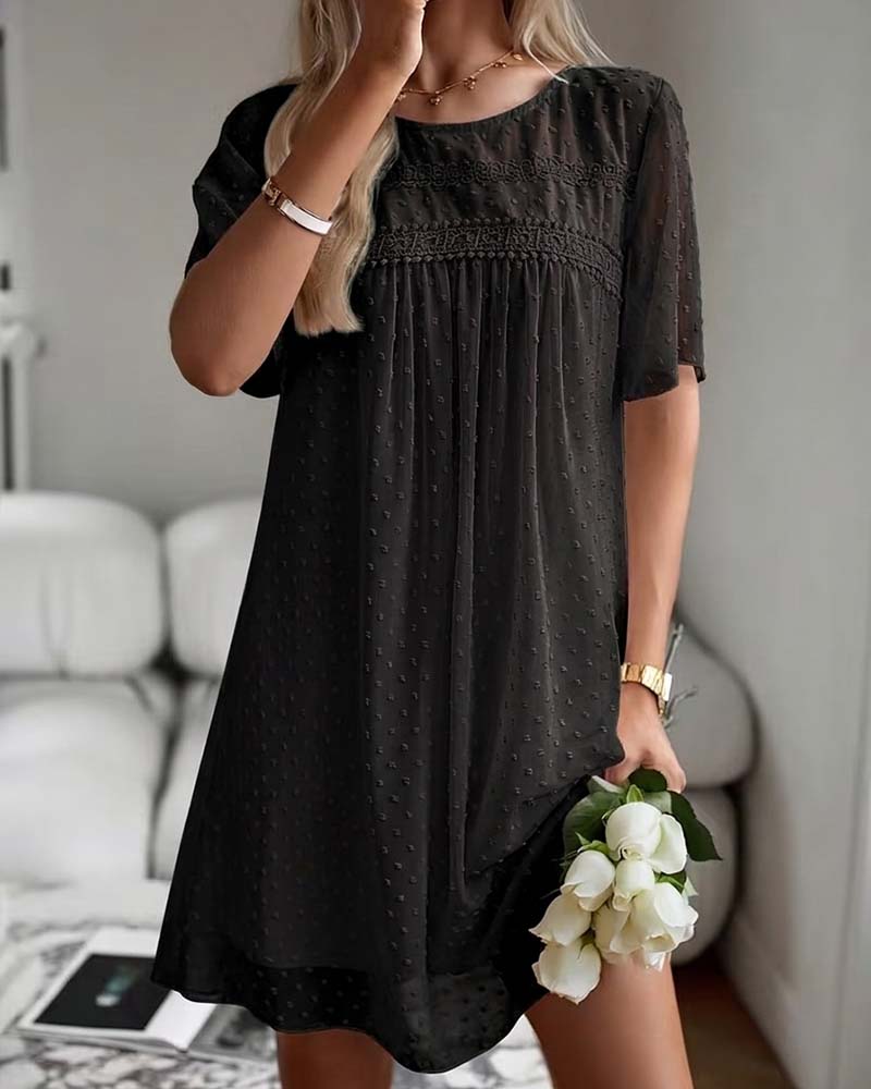 Robe Unie Col Rond Floral Tridimensionnel Plissé