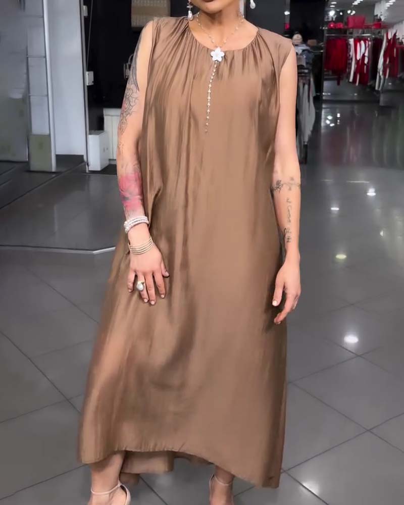 Robe Sans Manches Col Rond Plissée