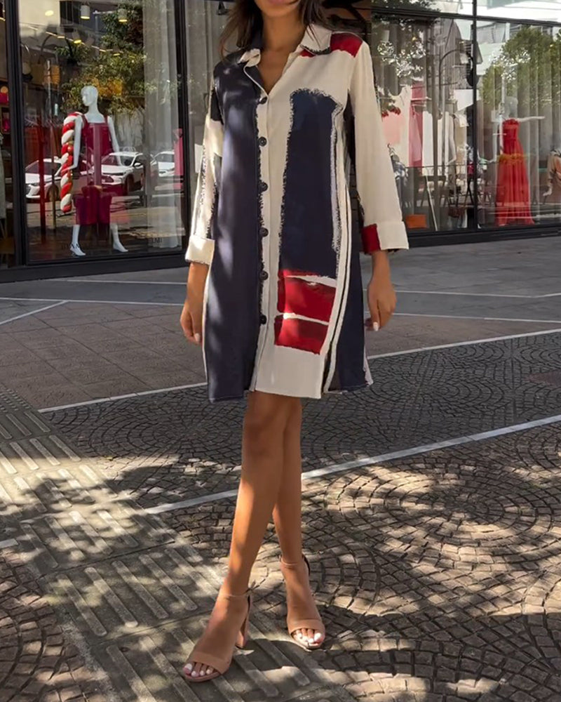 Robe avec revers et imprimés et fentes