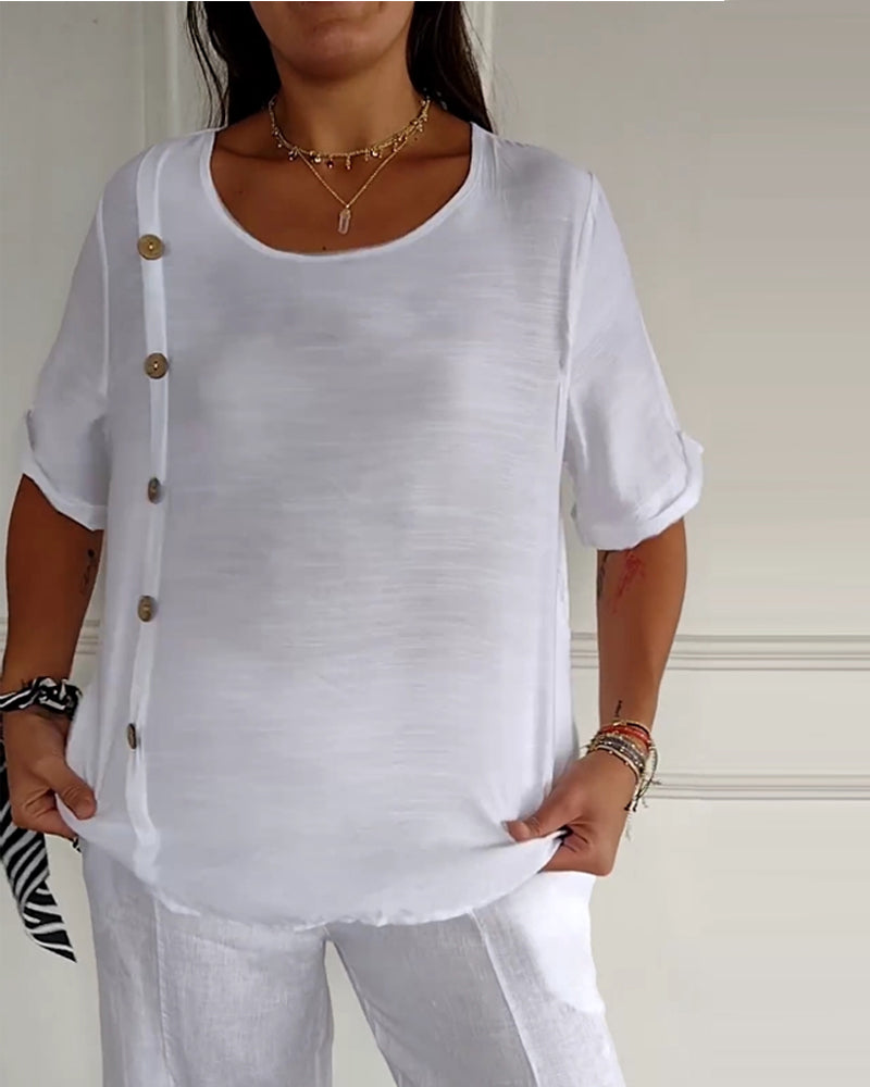 Haut avec tissu fragile et boutons