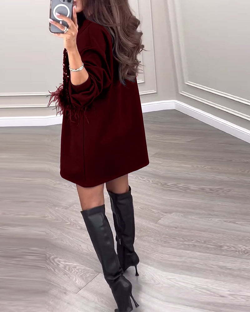 Robe tendance en patchwork de plumes et de paillettes de couleur unie