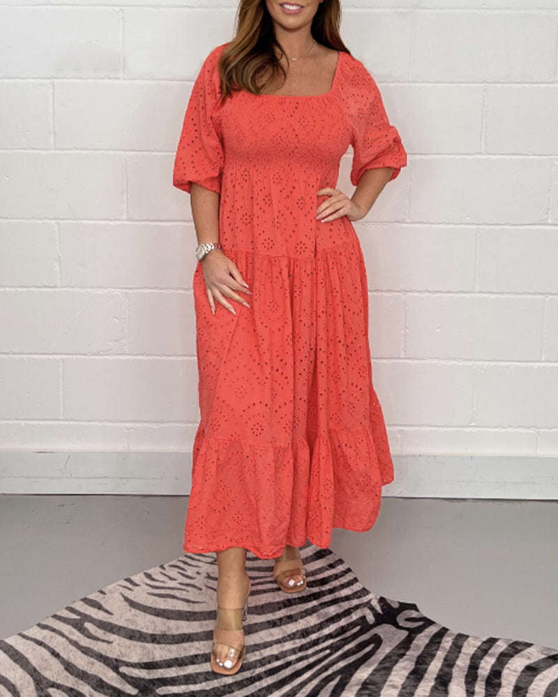 Robe creuse de couleur unie à col carré