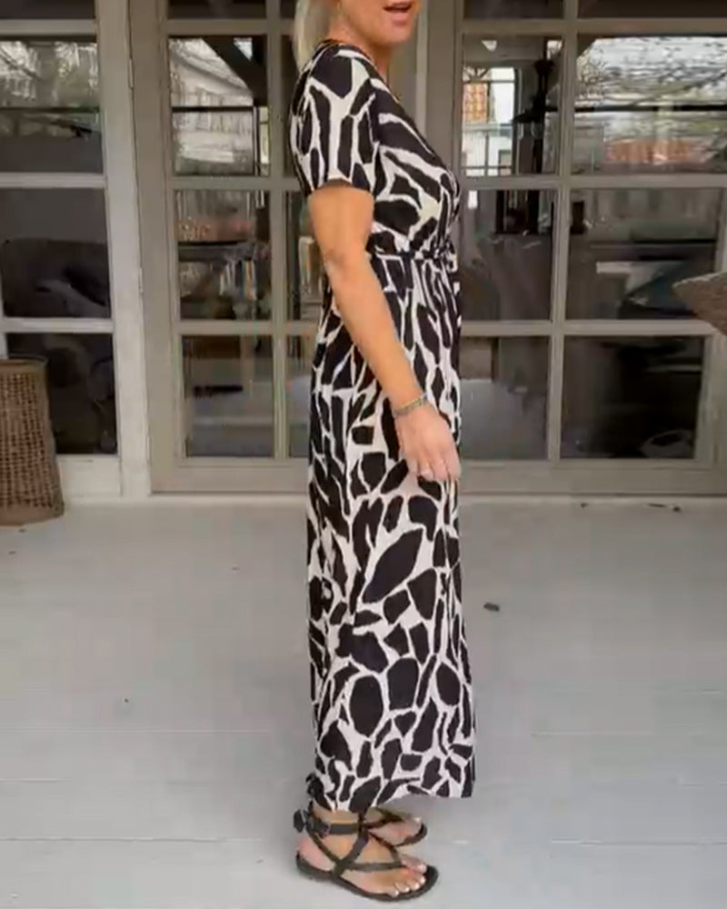 Robe à manches courtes avec col en V