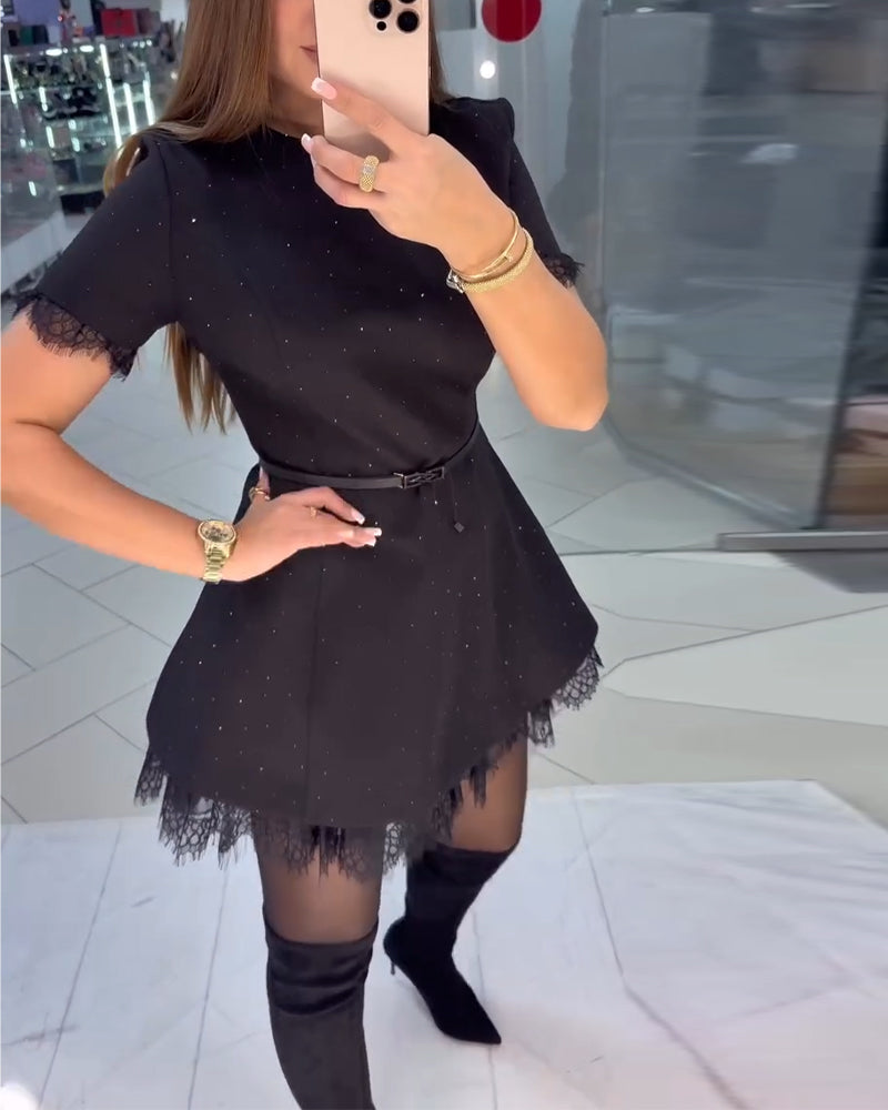 Robe En Dentelle Scintillante À Manches Courtes Et Coupe A