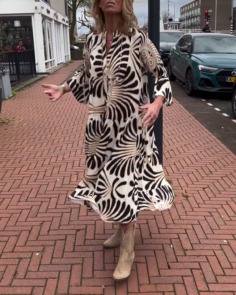 Robe à col V et manches évasées