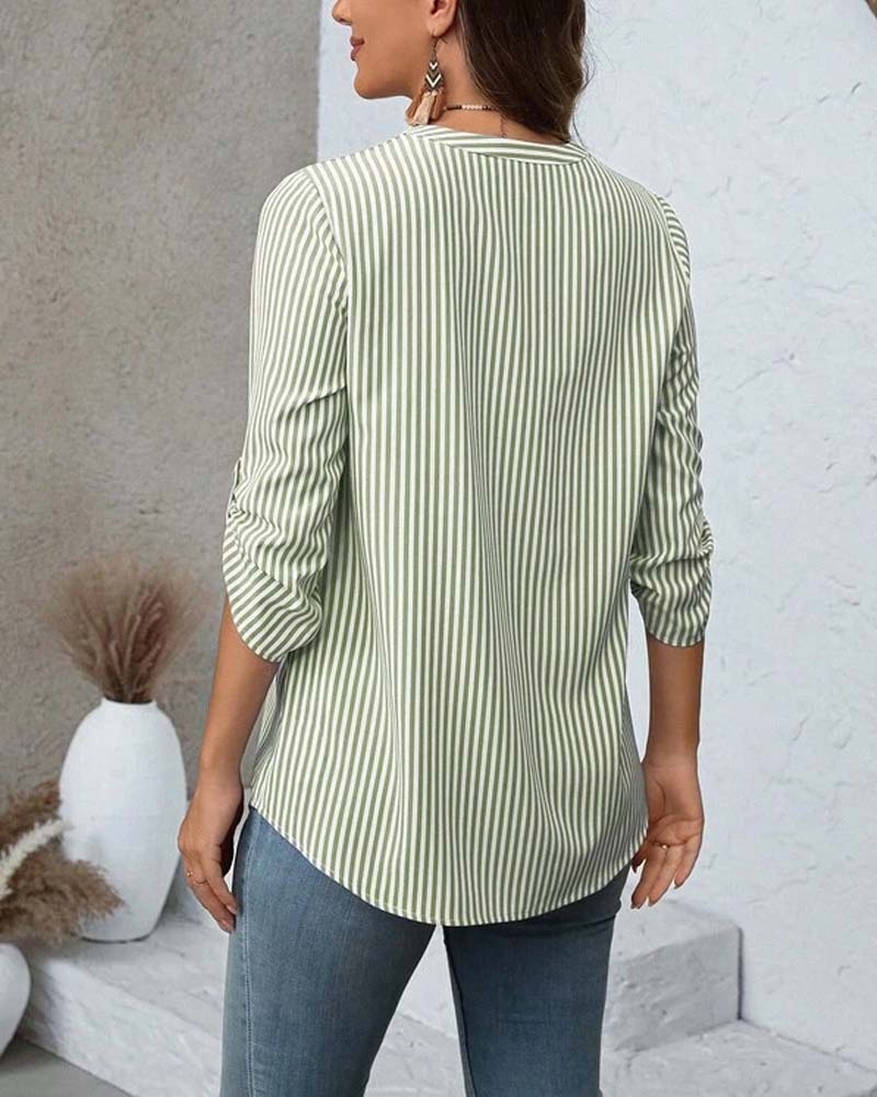 Chemise Rayée Ample À Col V Boutonnée