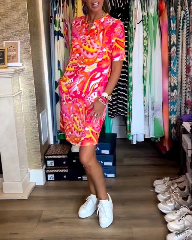 Robe avec poches et imprimés et manches courtes