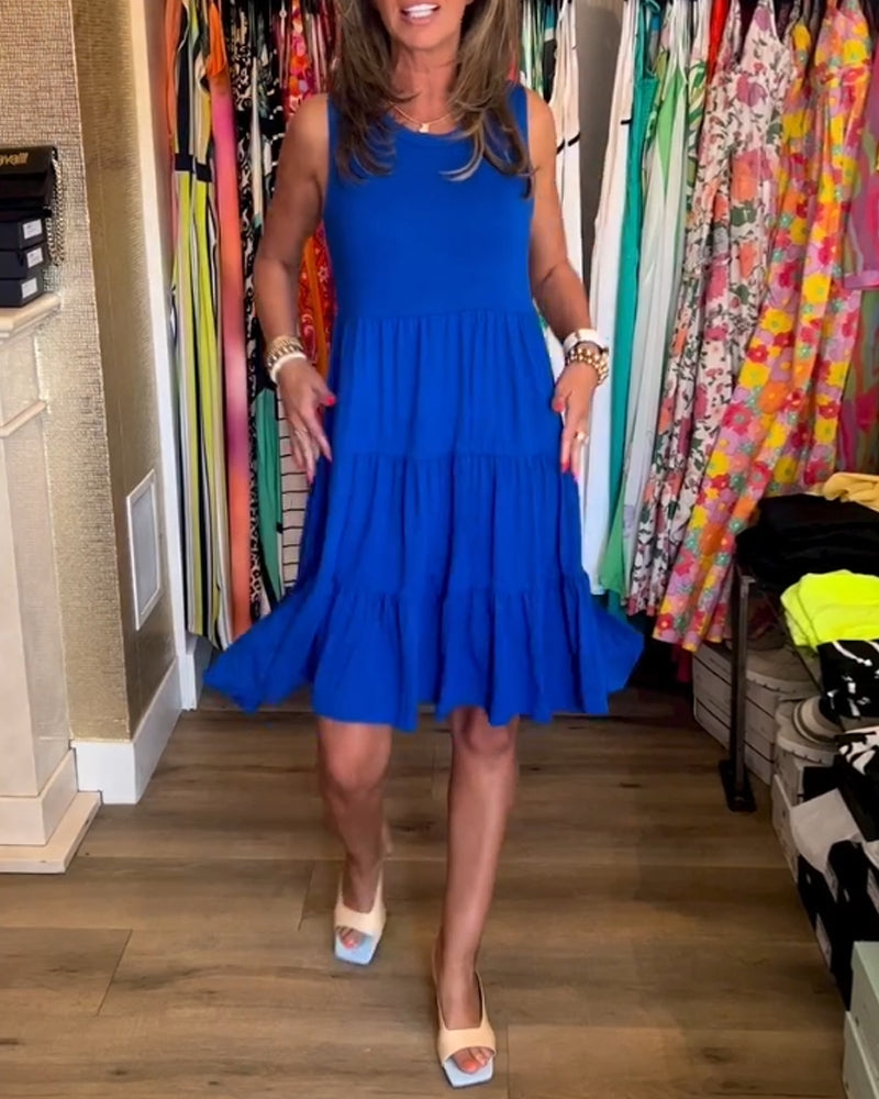 Robe à coupe plissée et sans manches