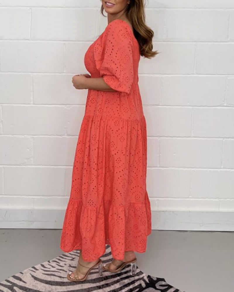 Robe creuse de couleur unie à col carré