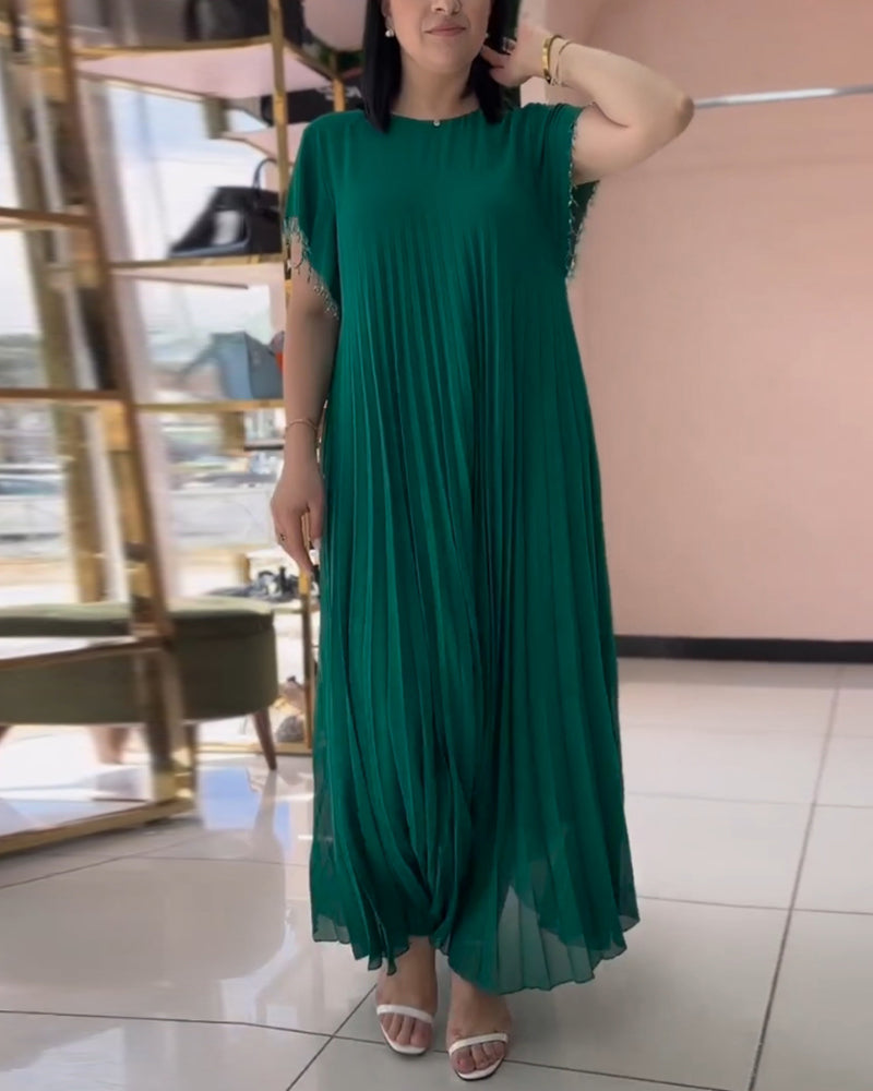 Robe à manches courtes et plissée