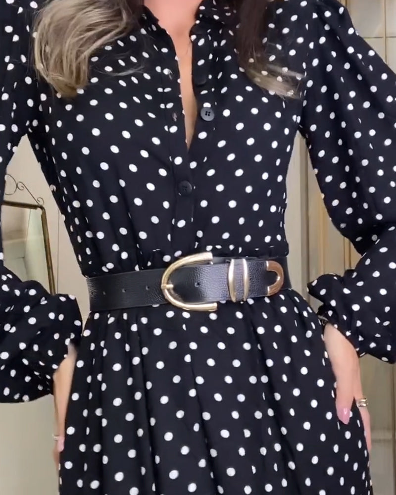 Robe à pois tendance avec fente boutonnée et volants