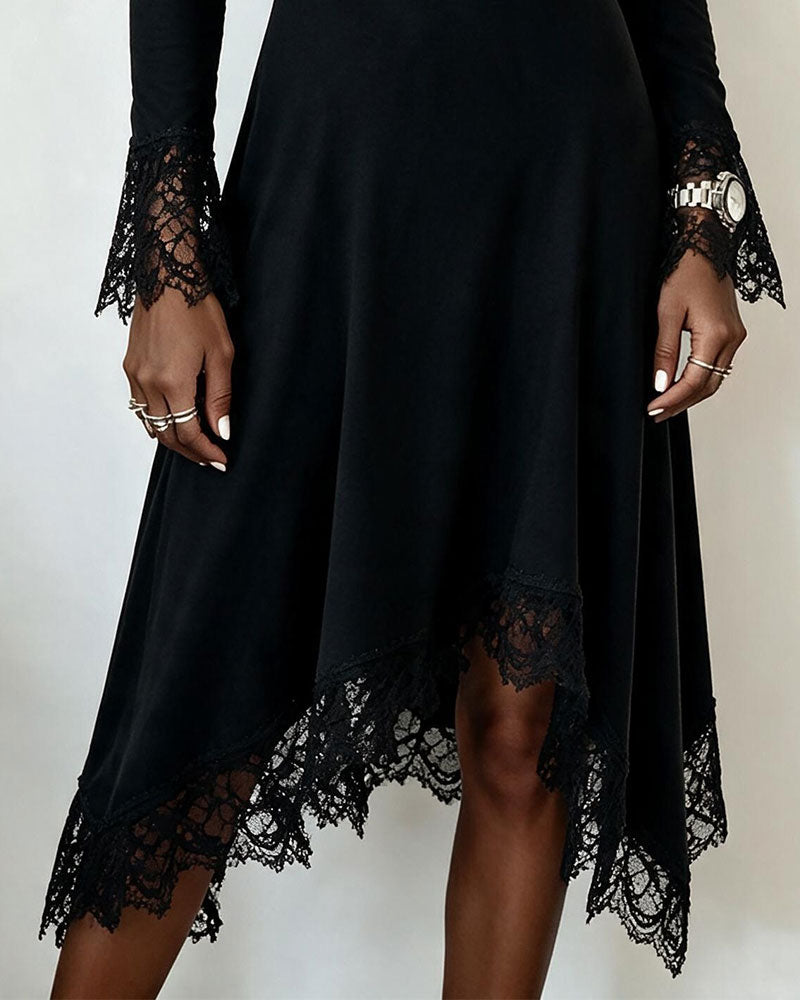 Robe En Dentelle À Col En V Et Manches Longues
