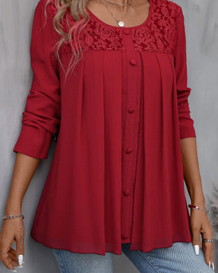Élégant top en dentelle boutonné avec encolure ronde