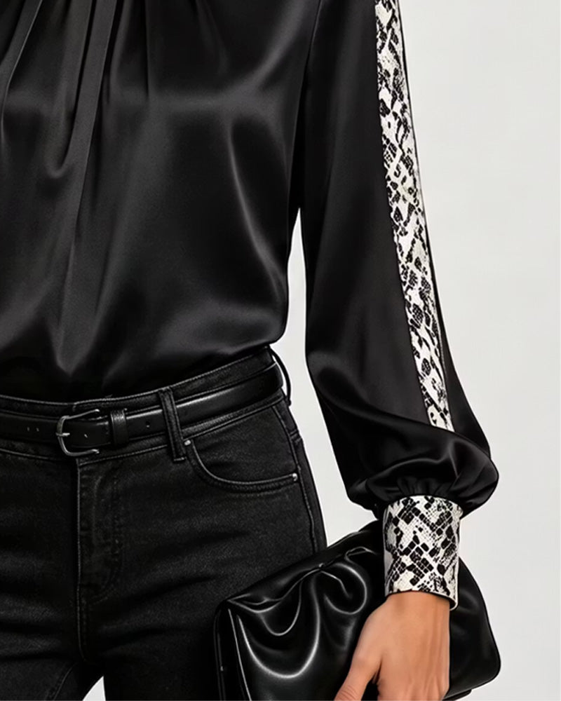 Blouse Col Rond Motif Serpent Froncée