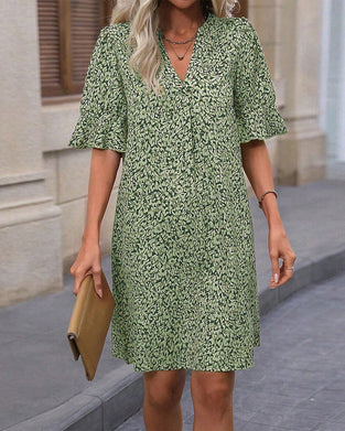 Robe élégante imprimée col V