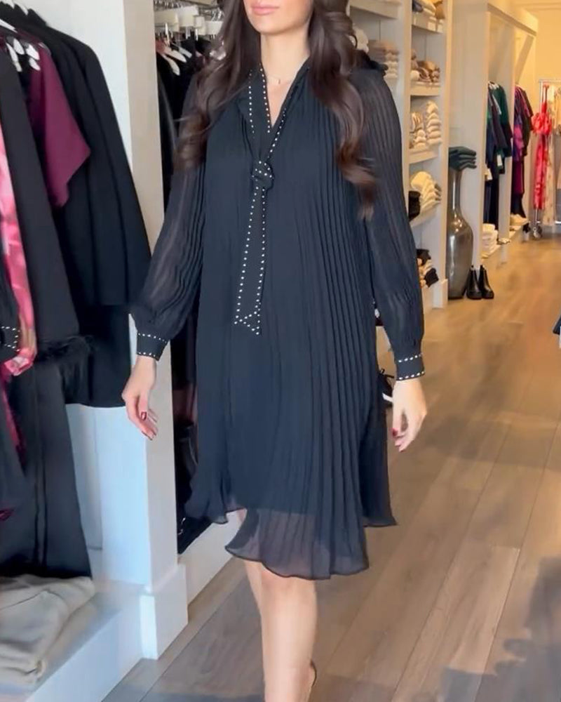 Robe Unie À Col En V Avec Ruban