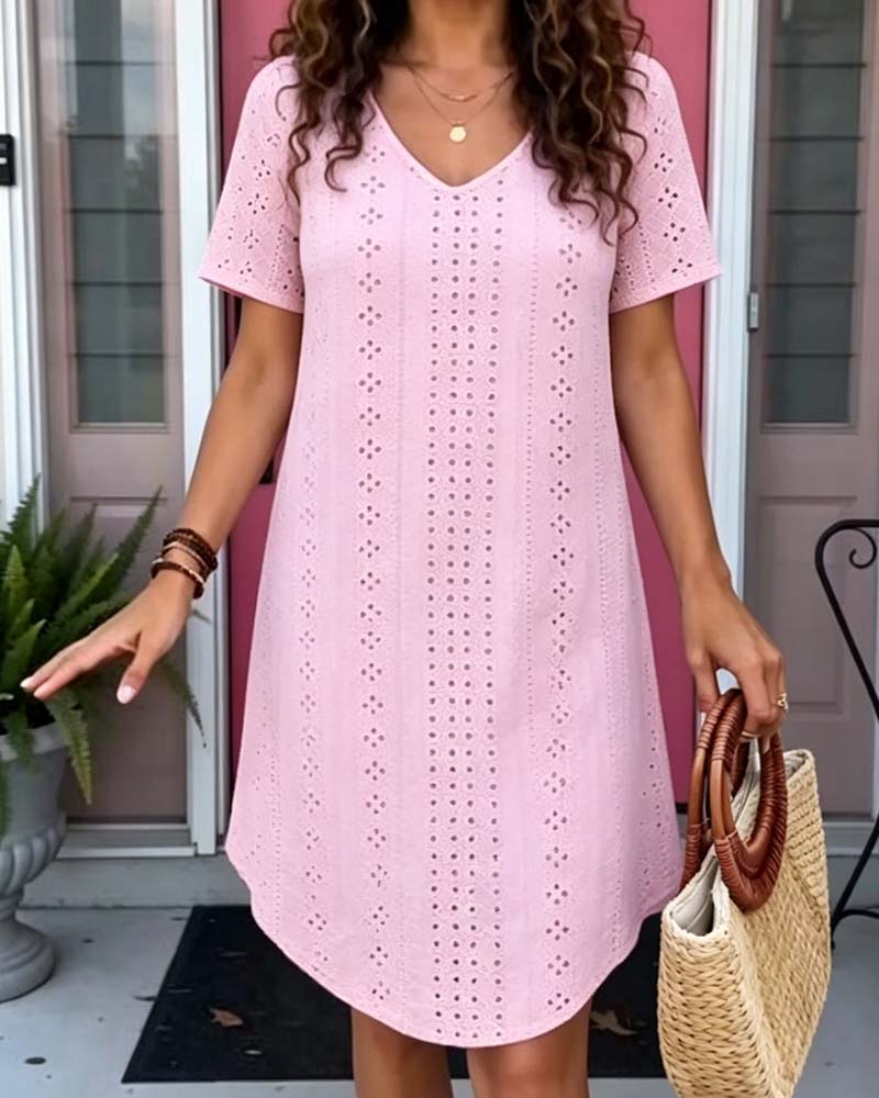 Robe Évidé Col V Court