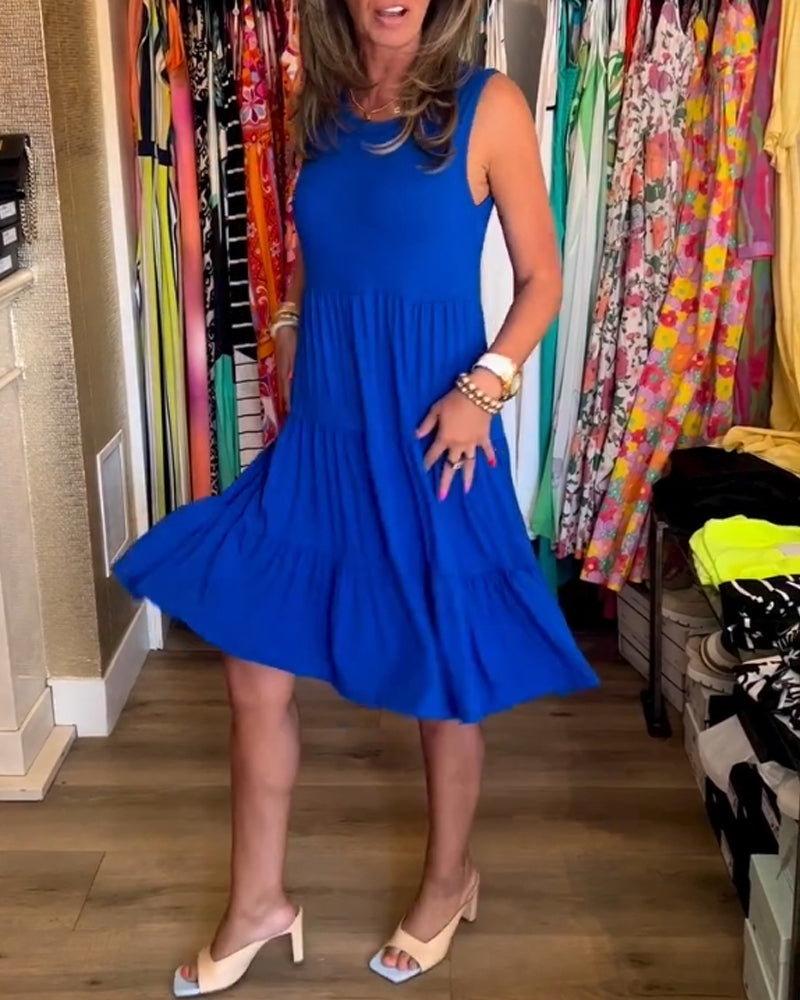 Robe à coupe plissée et sans manches