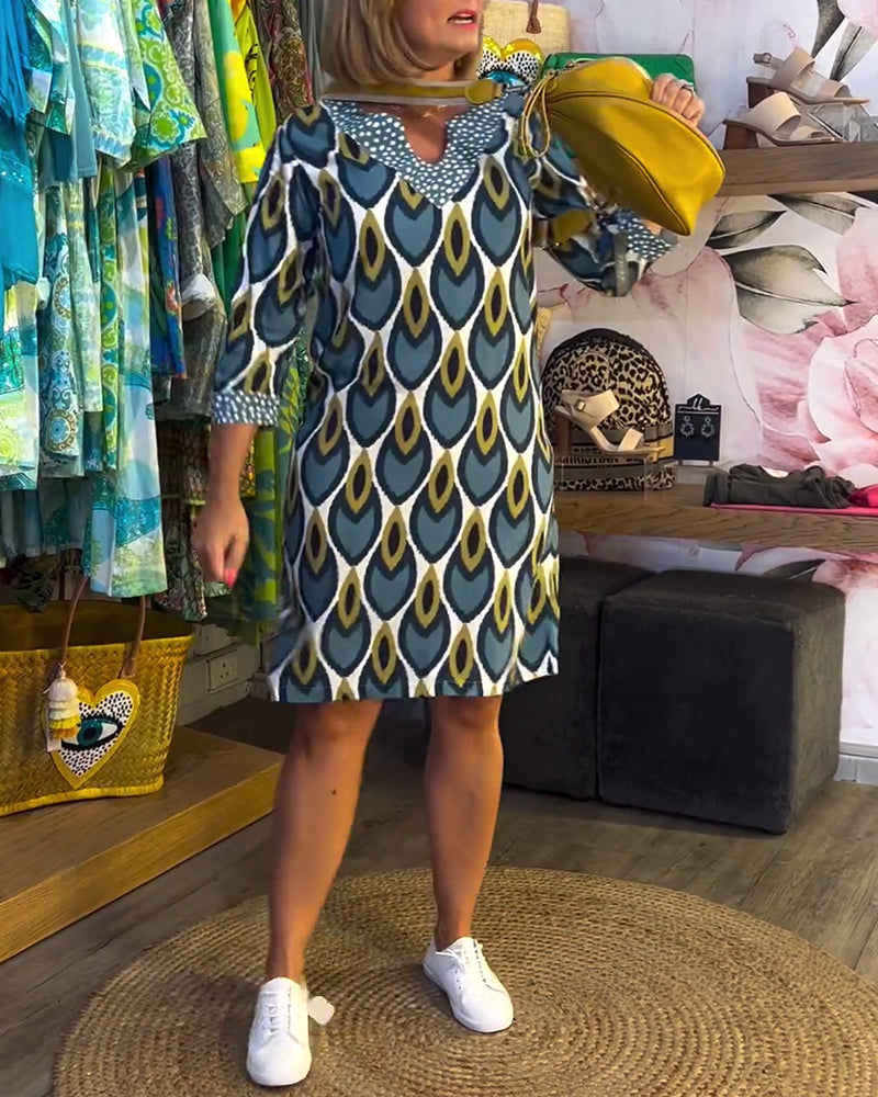 Robe rétro imprimée à col en V et manches trois-quarts
