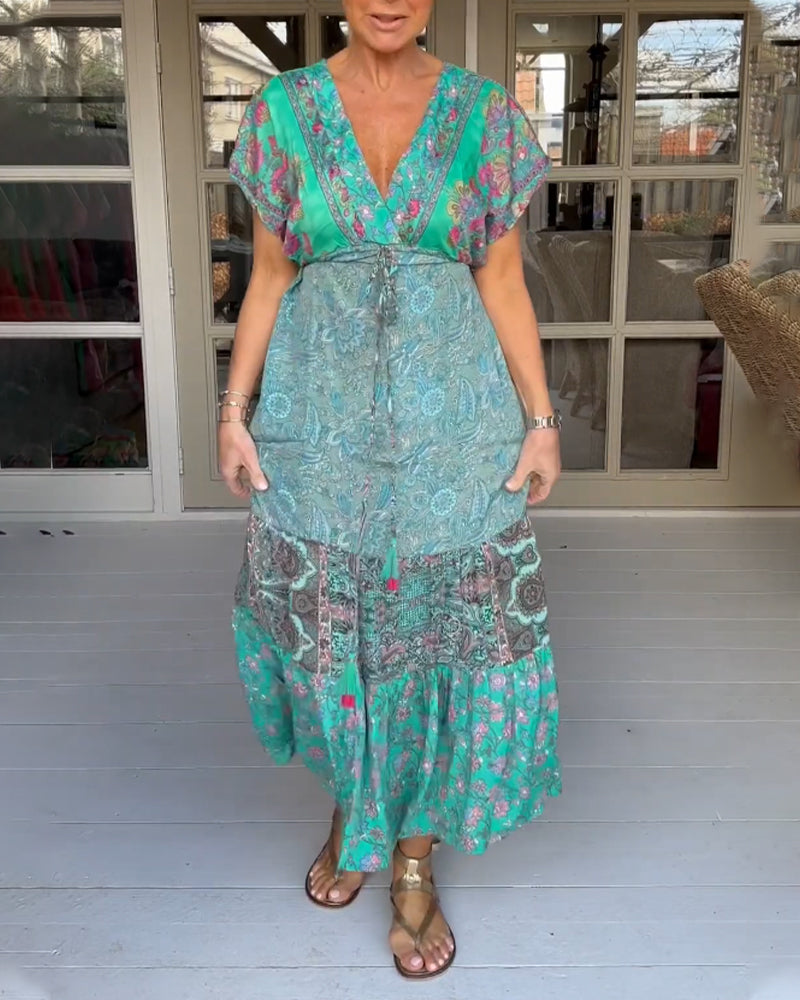 Robe élégante nouée à col en V imprimée