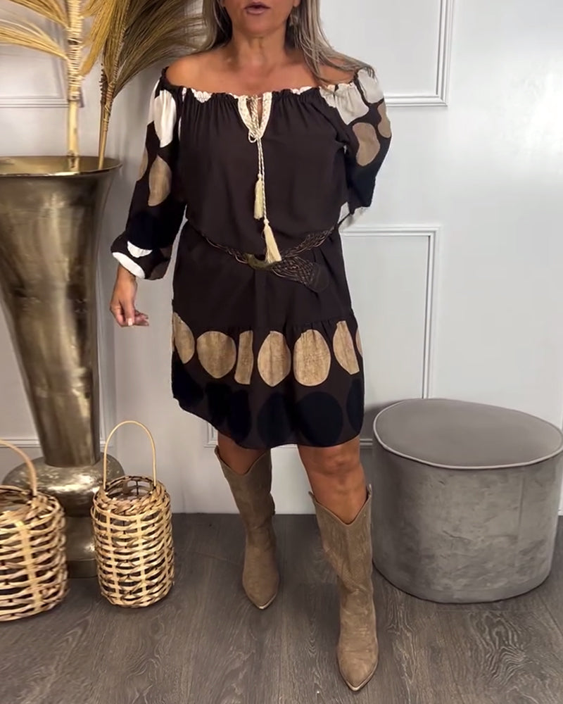 Robe Avec Caractéristiques Pois Et À La Mode