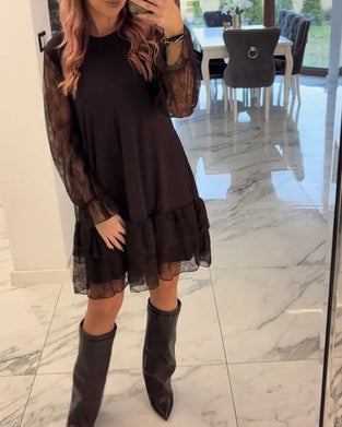 Robe élégante en dentelle unie