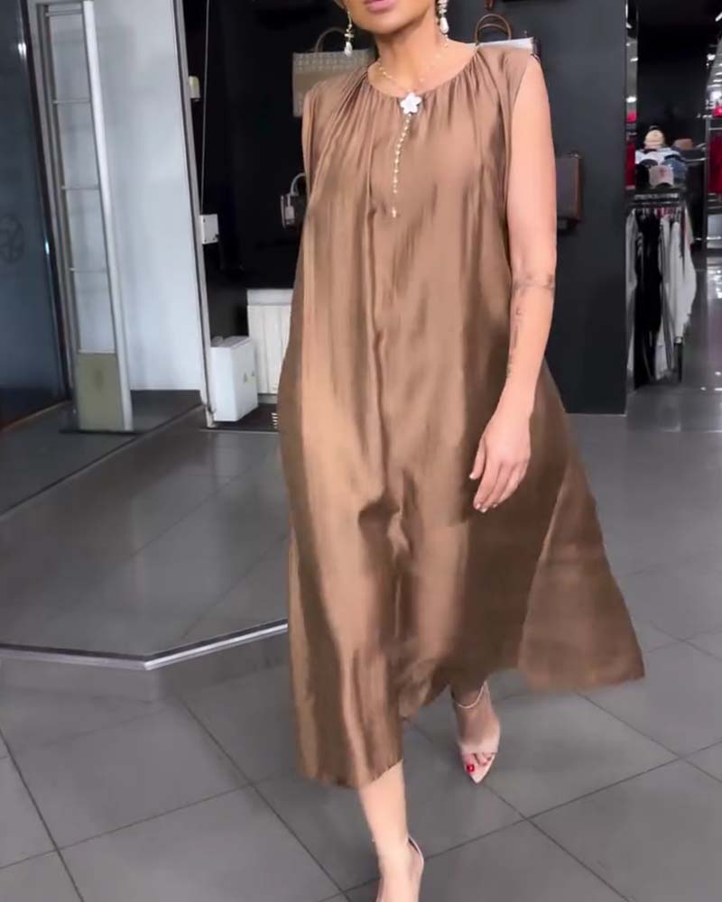 Robe Sans Manches Col Rond Plissée