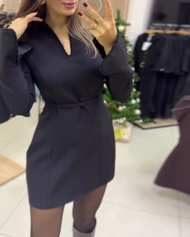 Robe Élégante À Col En V Et Taille Ajustée