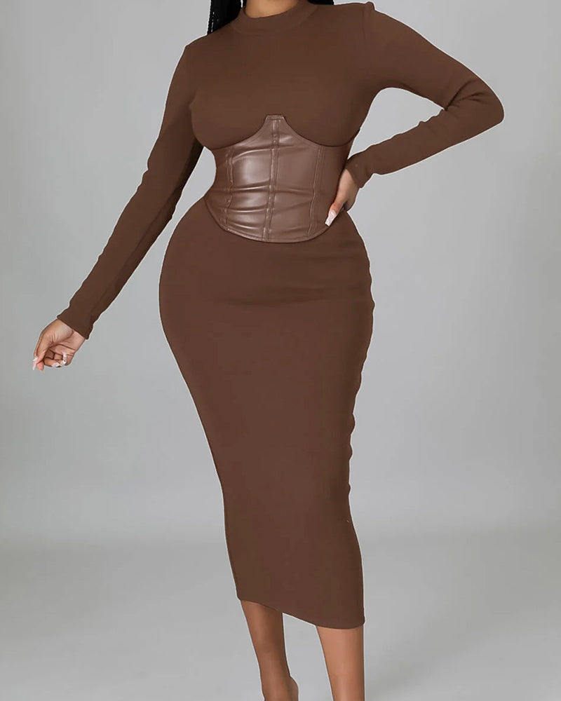 Robe Unie À Panneaux Et Coupe Ajustée