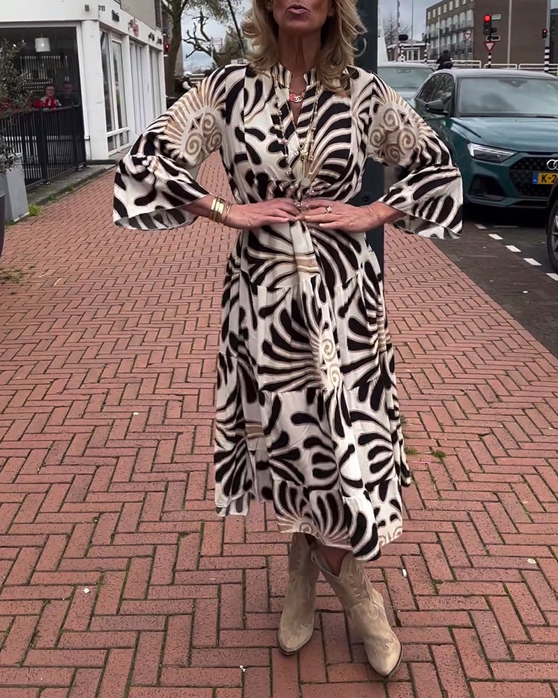 Robe à col V et manches évasées