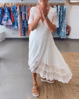 Robe fluide boutonnée en V profond