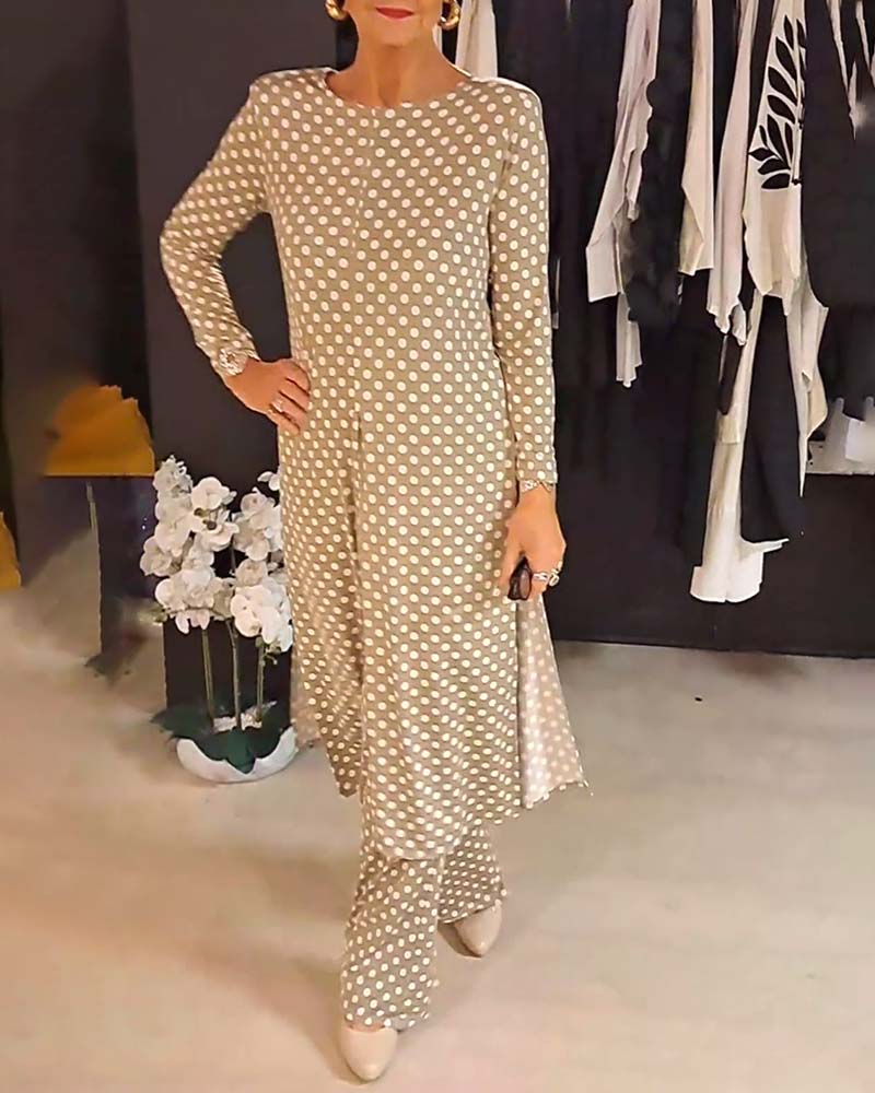 Costume élégant fendu à pois