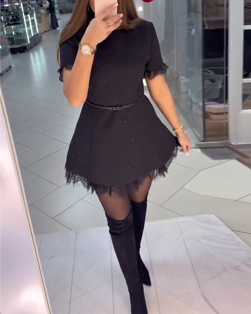 Robe En Dentelle Scintillante À Manches Courtes Et Coupe A