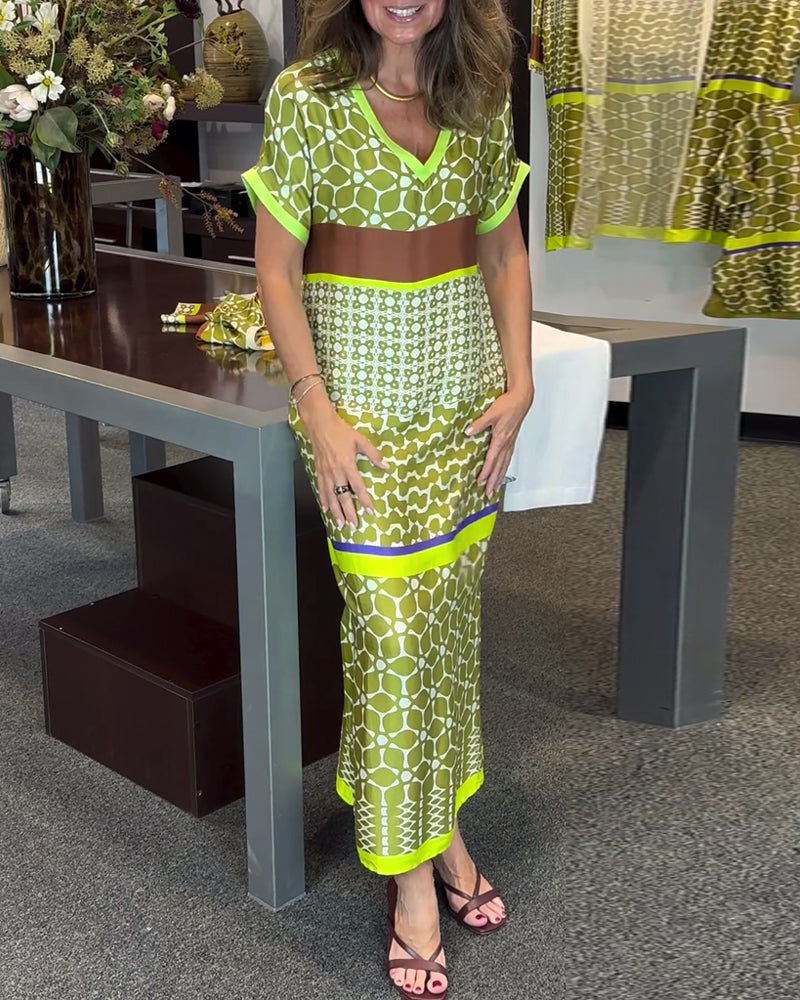 Robe longue imprimée contrastée à manches courtes et col en V