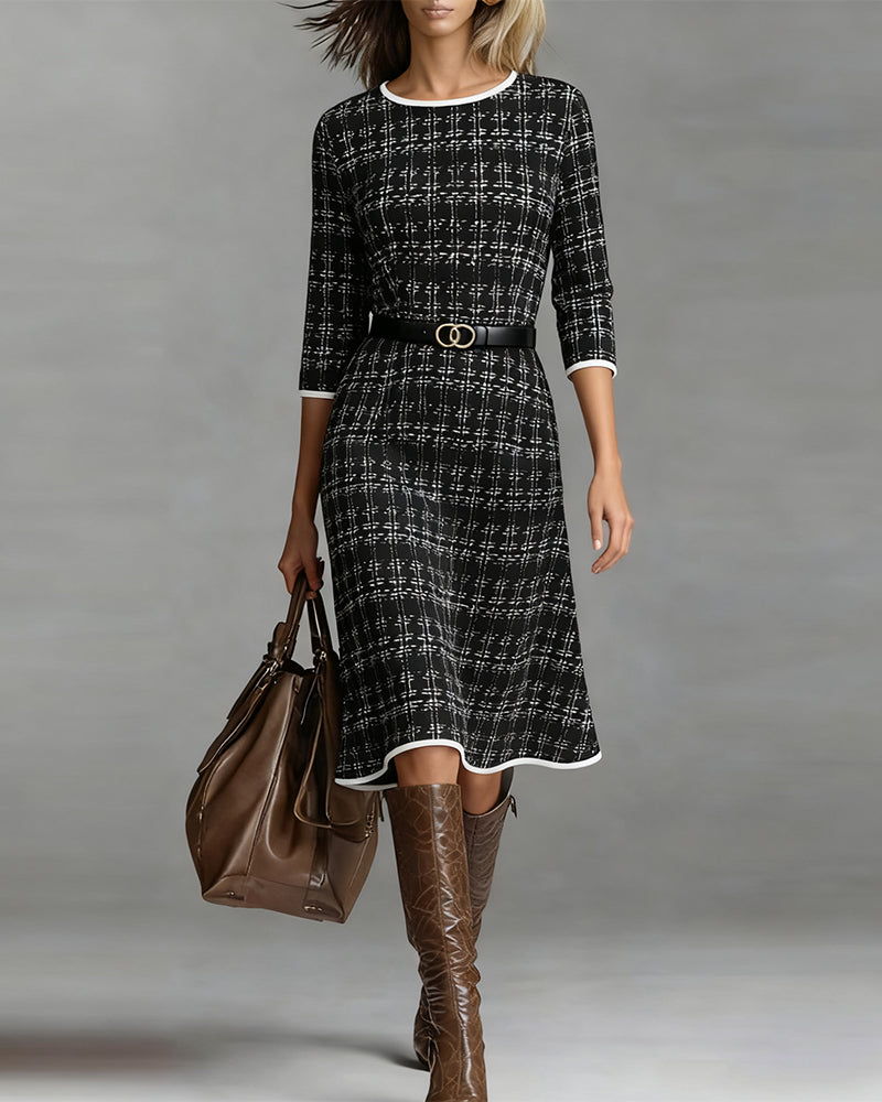 Robe À Col Rond Et Style Chanel