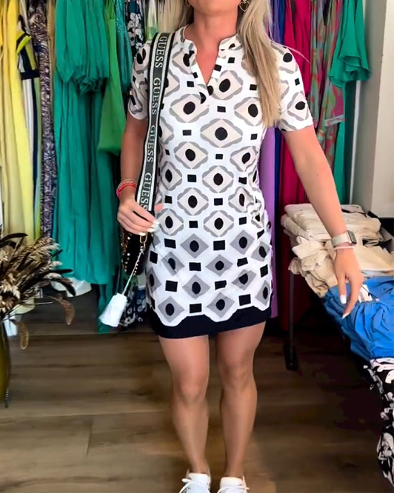 Robe imprimée à manches courtes et col en V