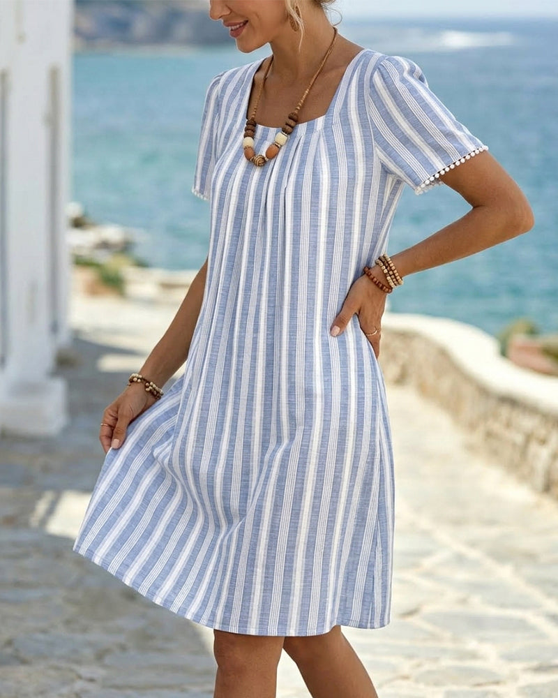Robe Rayée Col Carré Shift