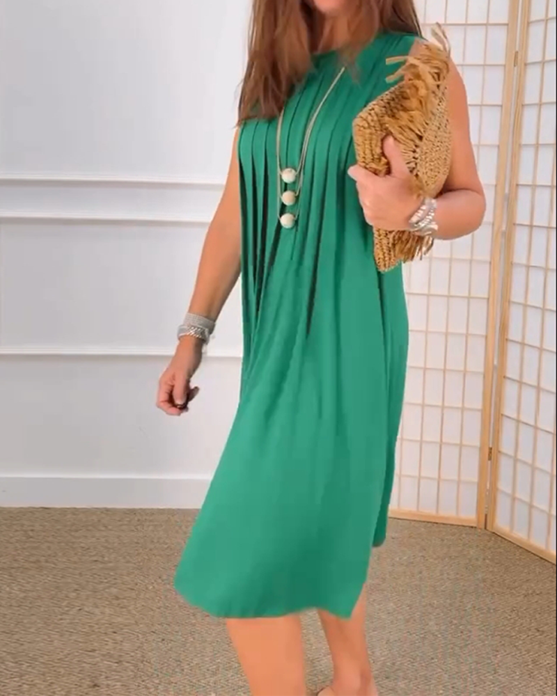 Robe sans manches à col rond et à plis