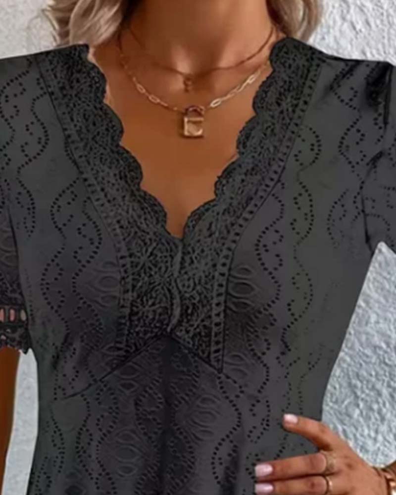 Blouse Dentelle Col En V Découpée