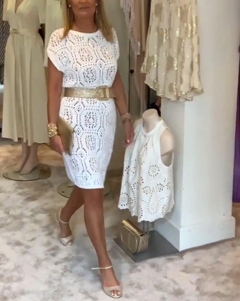 Robe à découpes de couleur unie à col rond