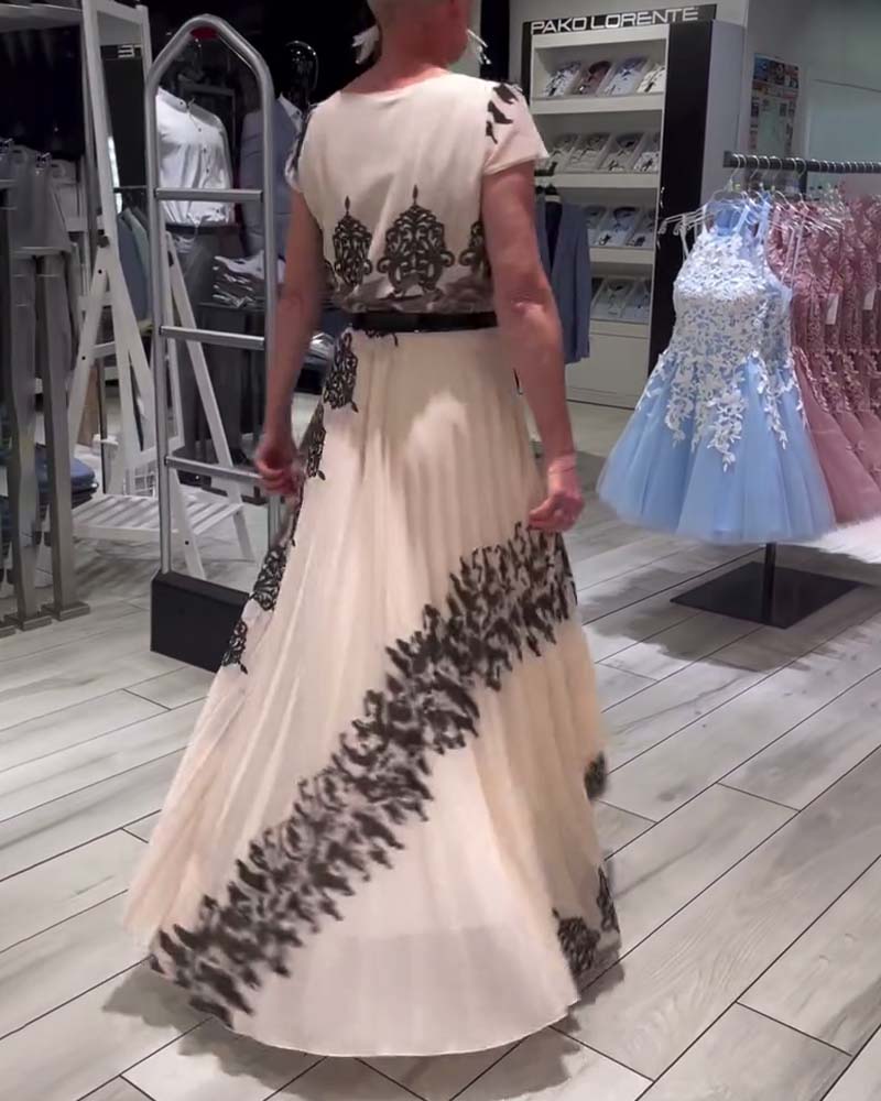 Robe élégante plissée à imprimé vintage